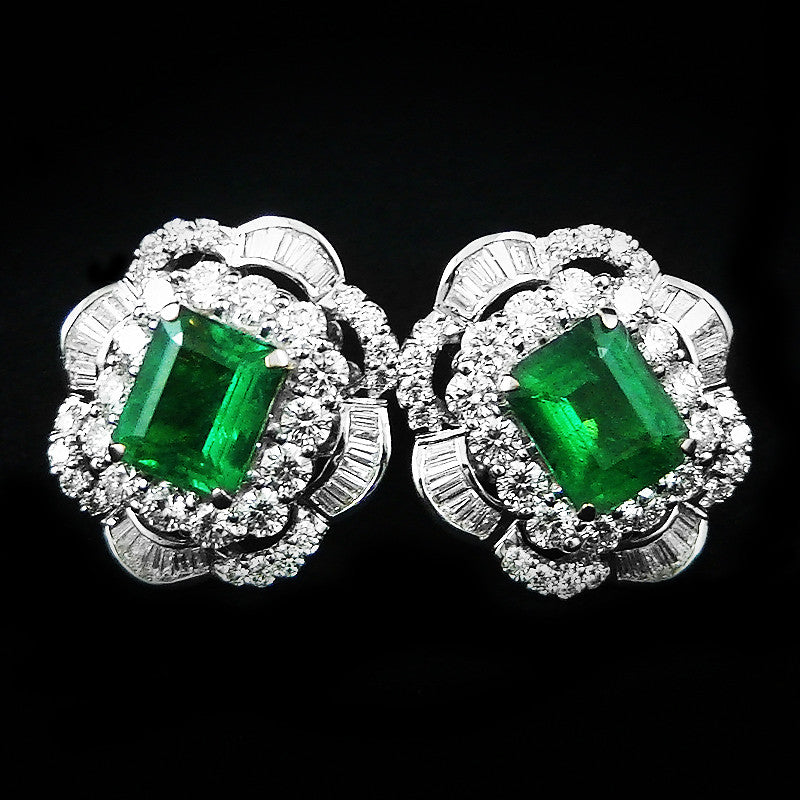 Emerald with Diamonds Earring in 22K Gold (ต่างหูมรกตประดับเพชร)