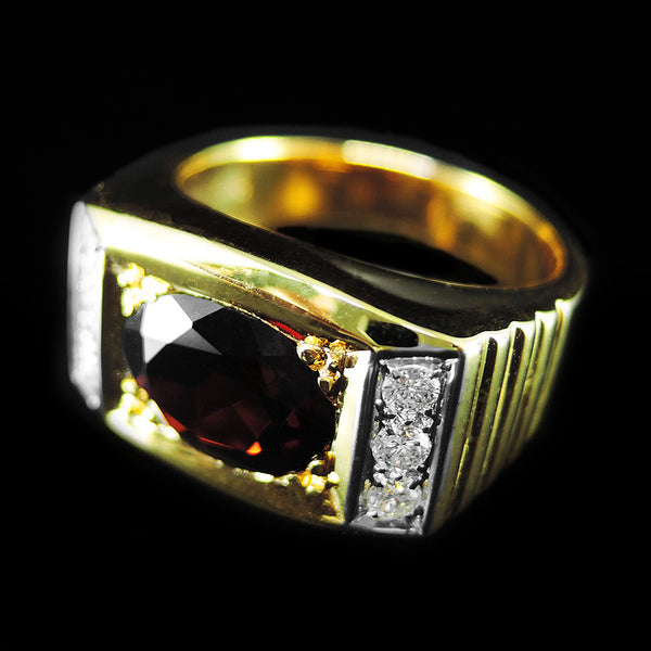 Garnet with Diamonds Ring in 22K Gold (แหวนโกเมนประดับเพชร)