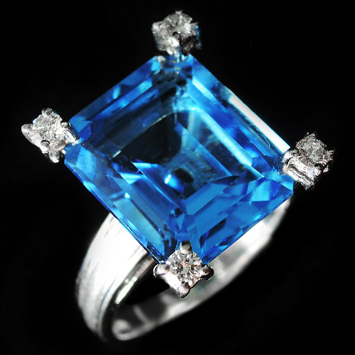 Blue Topaz with Diamonds Ring in 22K Gold (แหวน Blue Topaz ประดับเพชร)