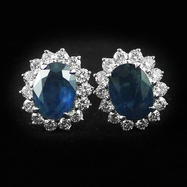 Blue Sapphire with Diamonds Earring in 22K Gold (ต่างหูไพลินประดับเพชร)