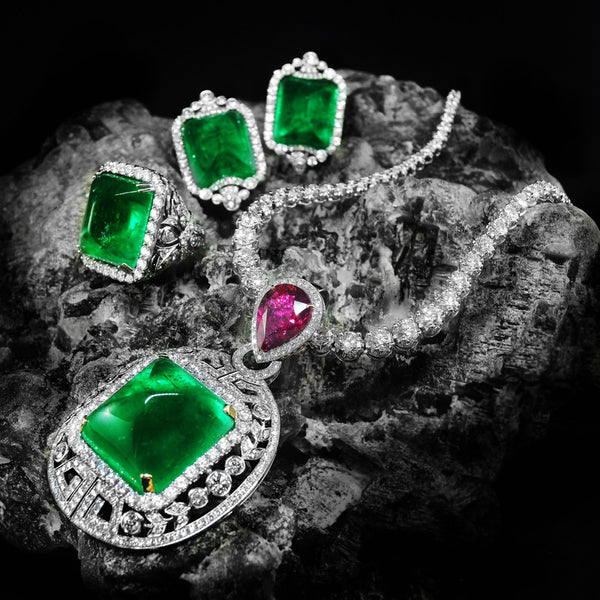 Grand Emerald Set (แหวน ต่างหู จี้ สร้อย มรกต)